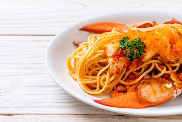 Spaghetti all'astice con uovo di gamberetti