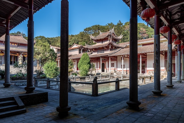 Local structure of Chinese traditional Buddhist temples