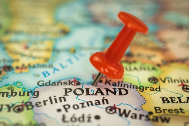 Locatie Polen punaise op kaart close-up marker van bestemming voor reistoerisme en reisconcept Europa