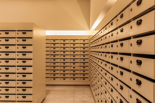 あなたの機密情報、請求書、はがき、メールなどを保管するためのロッカー木製メールボックス郵便