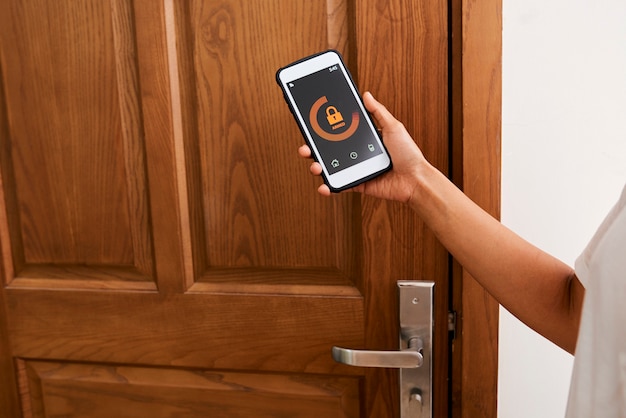 Photo locking the door online