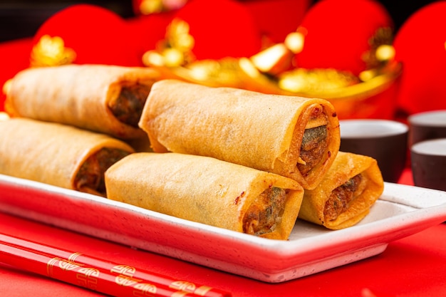 Loempia's worden gegeten op Chinese nieuwjaarsdag Loempia's zijn een Chinees tussendoortje