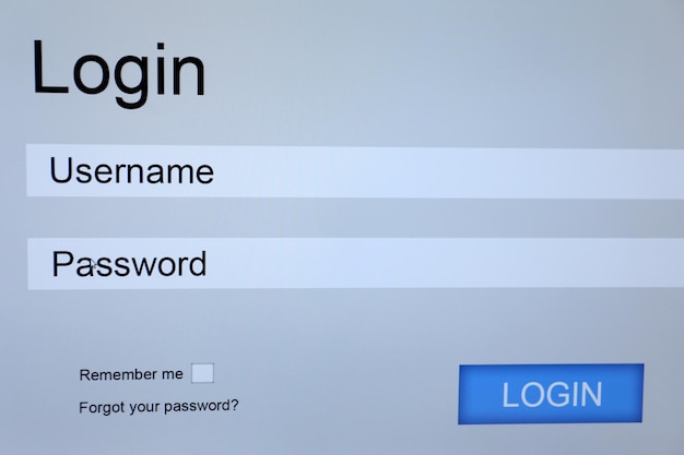 Foto login e password sullo schermo del monitor