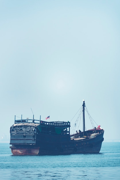 Фото Логистика и перевозка международного контейнерного грузового судна в океане