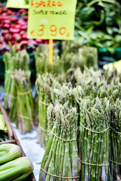 lokale voedselmarkt verscheidenheid aan producten