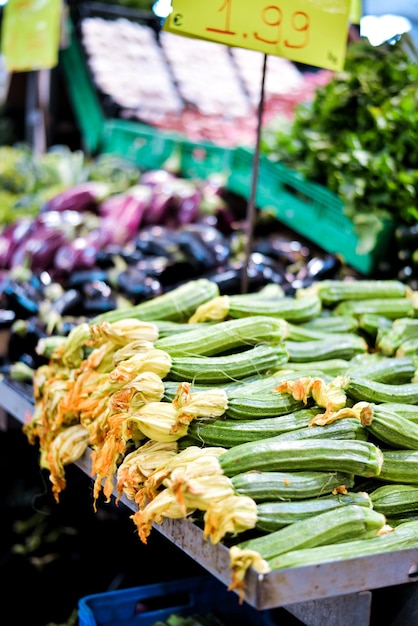 lokale voedselmarkt verscheidenheid aan producten