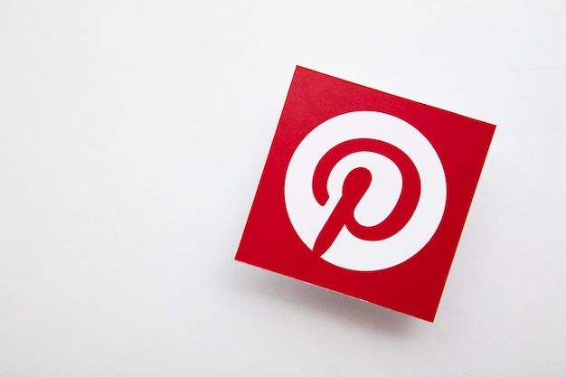 LONDEN VK maart 2021 Pinterest-logo populair platform voor het delen van afbeeldingen