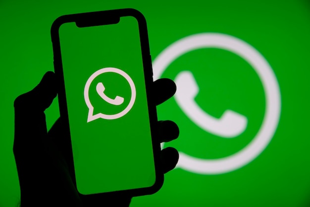 Londen vk maart 2021 whatsapp online berichtenservice-logo op een smartphone