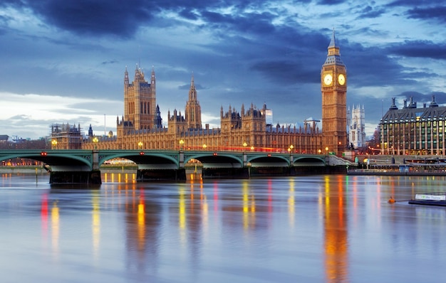 Photo london big ben and houses of parliament uk