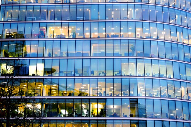 Foto grattacielo, lavoro e riunione dell'edificio per uffici di londra