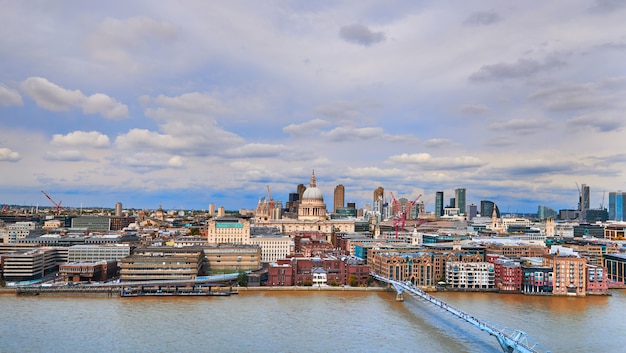 Londra, vista aerea panoramica sul fiume tamigi