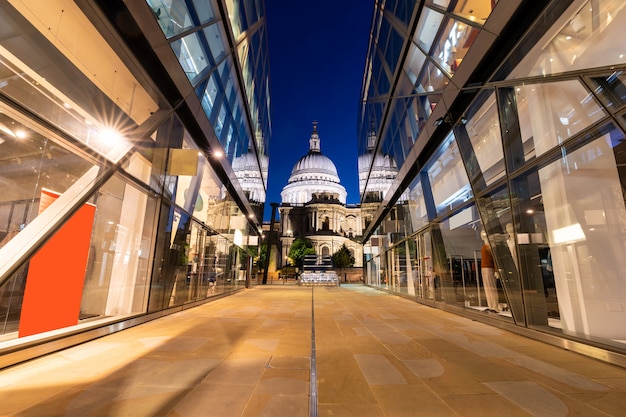 Tramonto della cattedrale di st paul di londra