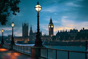 Premium Photo | London sunset skyline bigben and thames