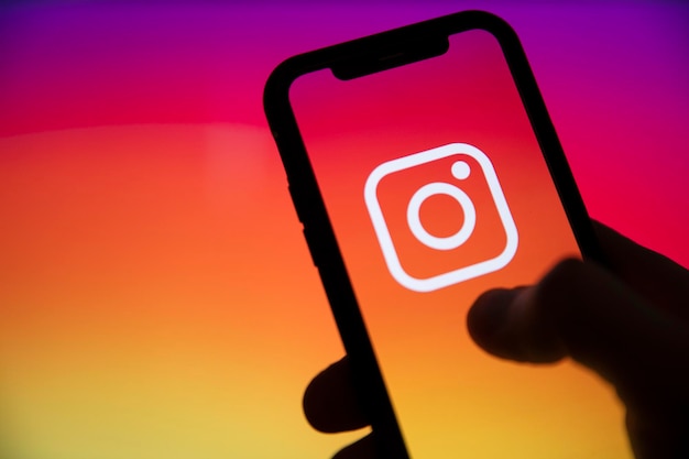 LONDON UK juni 2020 Een instagram-logo op het scherm van een smartphone