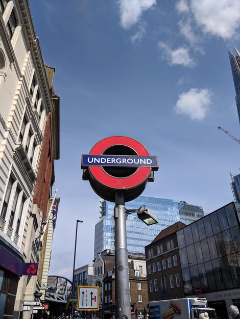 Foto segno della metropolitana di londra