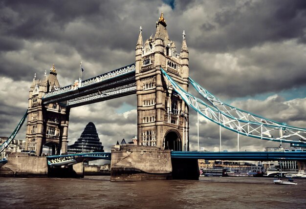 Photo london unveiled a stroll across time on london bridge