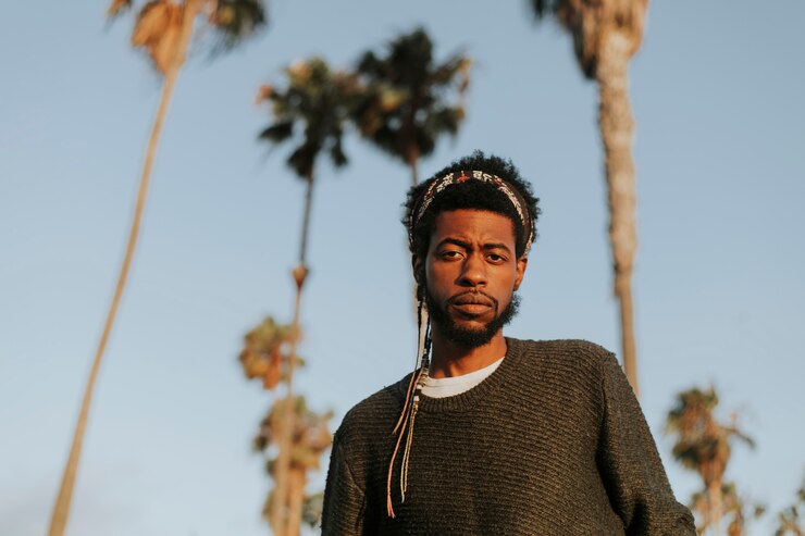 Photo lonely man at venice beach