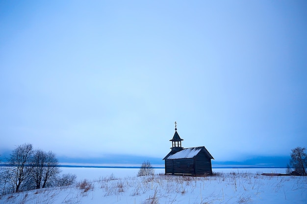 사진 들판의 외로운 목조 교회/신앙, 신, 외로움, 겨울 풍경의 건축