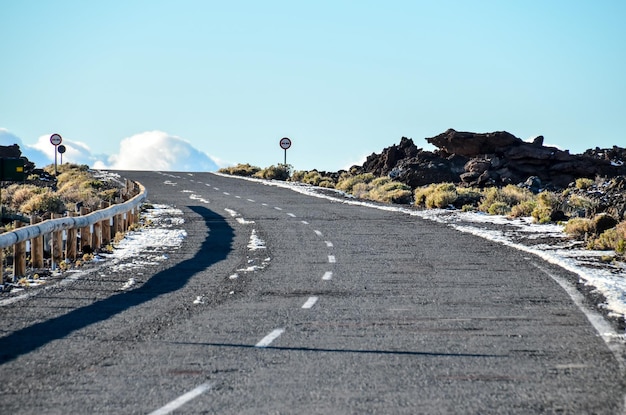 Photo long lonely road