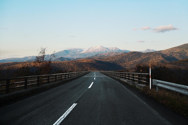 写真 北海道の長い道