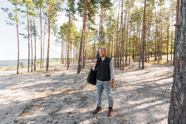 Photo long view man standing in the nature