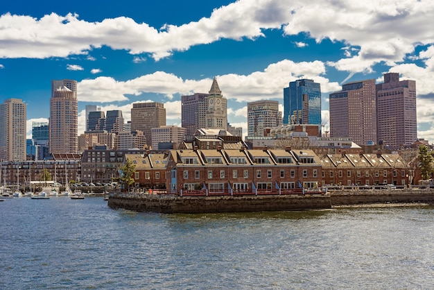 Long Wharf met Customhouse Block, wolkenkrabbers van Custom House en Financial District van Boston, Massachusetts, de Verenigde Staten.