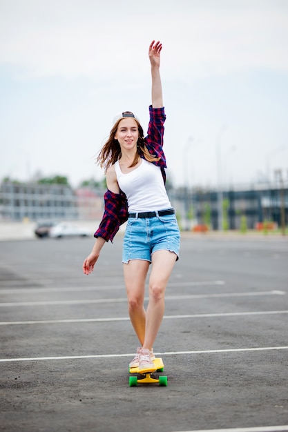 Photo longboarding girl