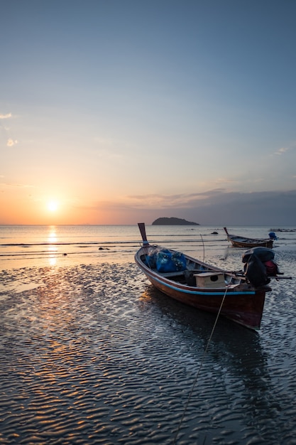 Longtail boat snset