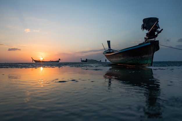 Longtail boat snset