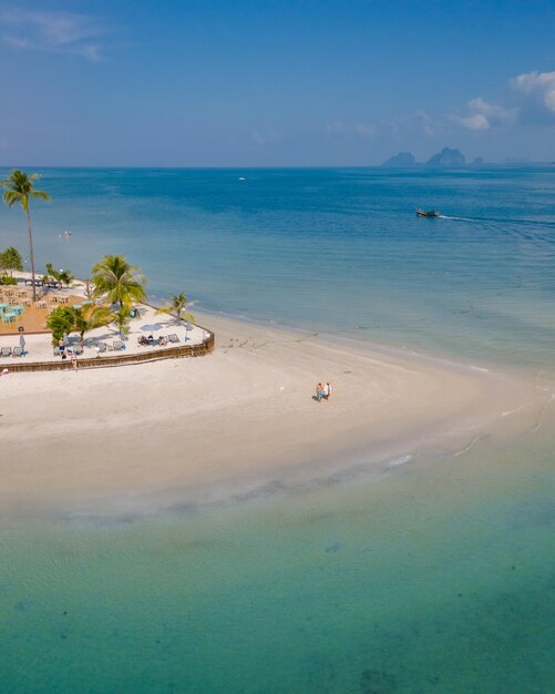 Photo longtail boats on the beach of koh ngai island tropical island in the andaman sea trang in thailand