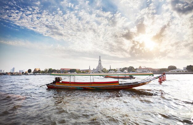 Longtailboot bij Wat Arun