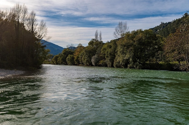 Loop van de Narcea-rivier in Asturië - Spanje.