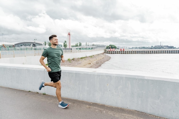 Loper trainer in volle lengte fitness kleding hardlopen sportschoenen en fitness horloges Motivatie