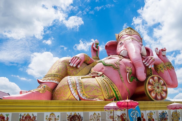 Lord ganesh groot standbeeld roze slaap