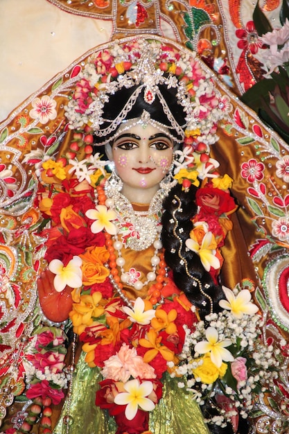 Foto lord krishna con flauto divinità indù indiane krishna e radha su legno