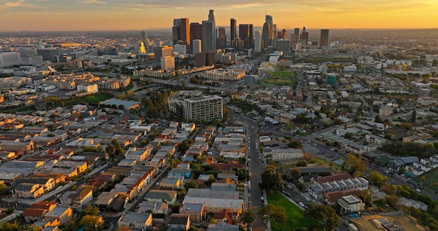 Лос-анджелес с высоты птичьего полета с дроном лос-анджелес центр кинематографический дрон с высоты птичьего полета
