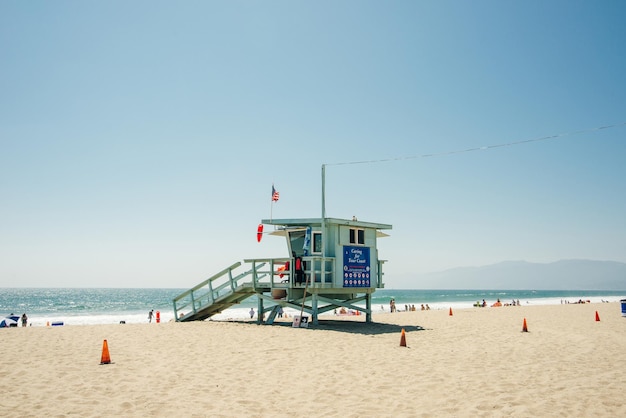 Los angeles californië usa 2018 badmeestertoren op het strand venice beach