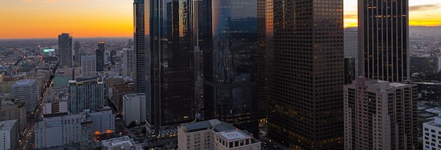 Панорамный город в центре Лос-Анджелеса с небоскребами на фоне Лос-Анджелеса в центре Лос-Анджелеса