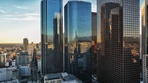 Los angels stadscentrum los angeles luchtfoto met drone los angeles downtown skyline la achtergrond los angels stadscentrum zakelijke stadsgezicht skyline van de stad los angeles