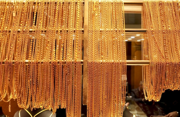 A lot of different gold chains in the shop window