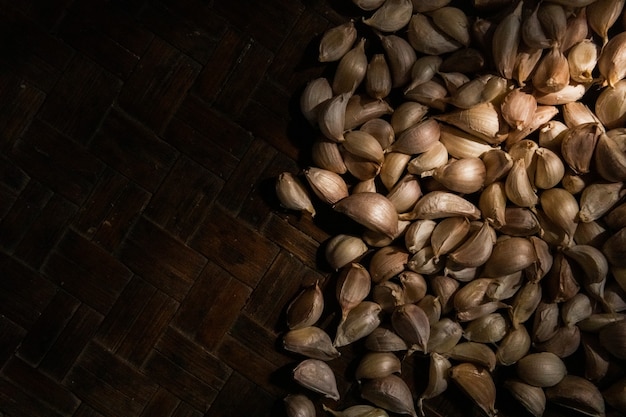 Photo a lot of head or bulb of garlic as background