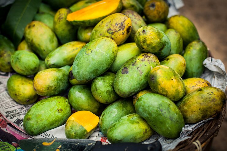 Photo lots of fresh mangoes. 