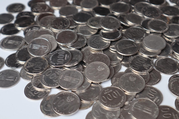 Photo lots of idr1000 coins piled up on the floor