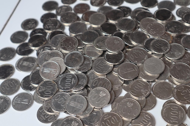 Photo lots of idr1000 coins piled up on the floor