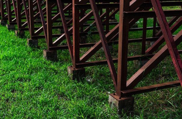 Lots of metal on the structure 