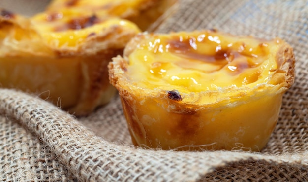 写真 パステル・デ・ナタ (pastel de nata) はポルトガル語でパステル・ド・ベルム (pastel de belm) と呼ばれている