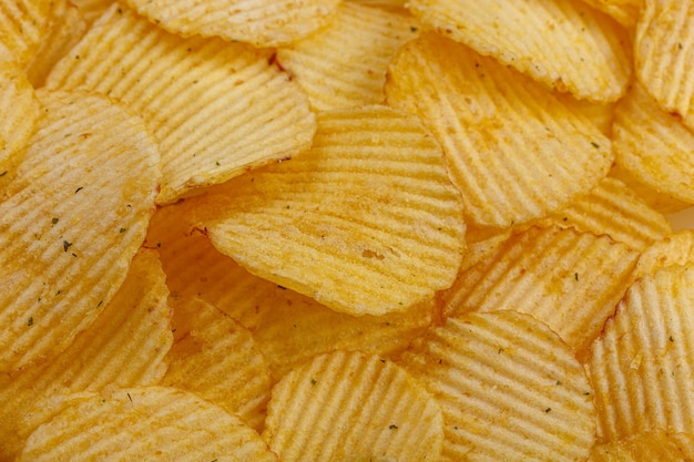 Много текстуры картофельных чипсов