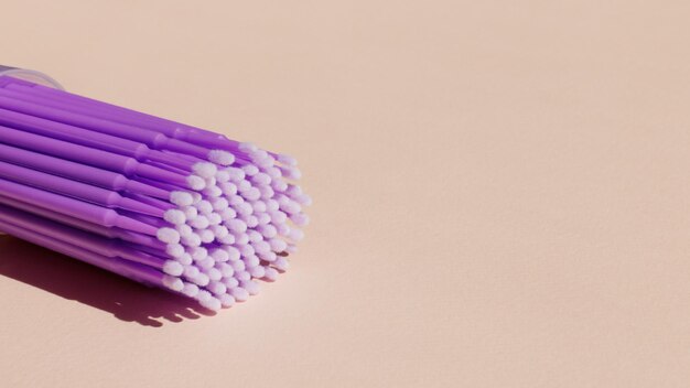 Foto un sacco di micropennelli viola posto per il testo