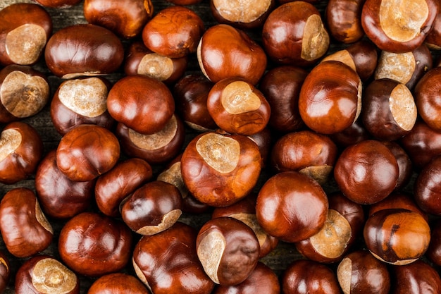 Lots of ripe chestnuts to eat Background image