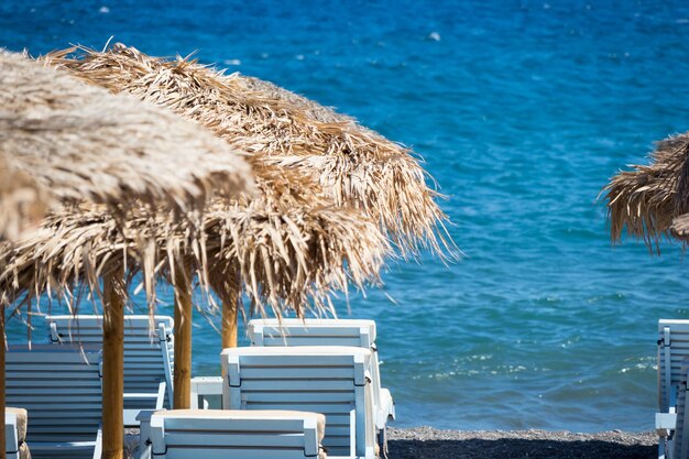 Foto loungestoelen op het strand